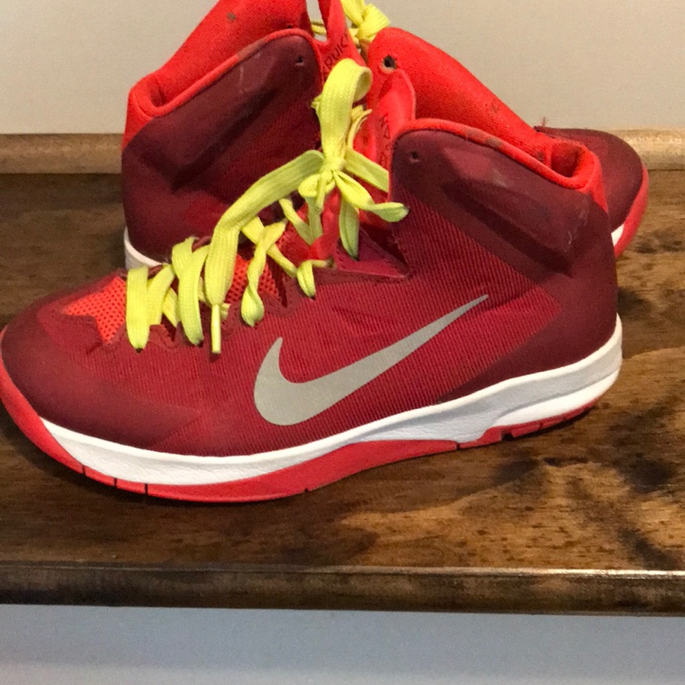 Nike boy sneakers barely worn